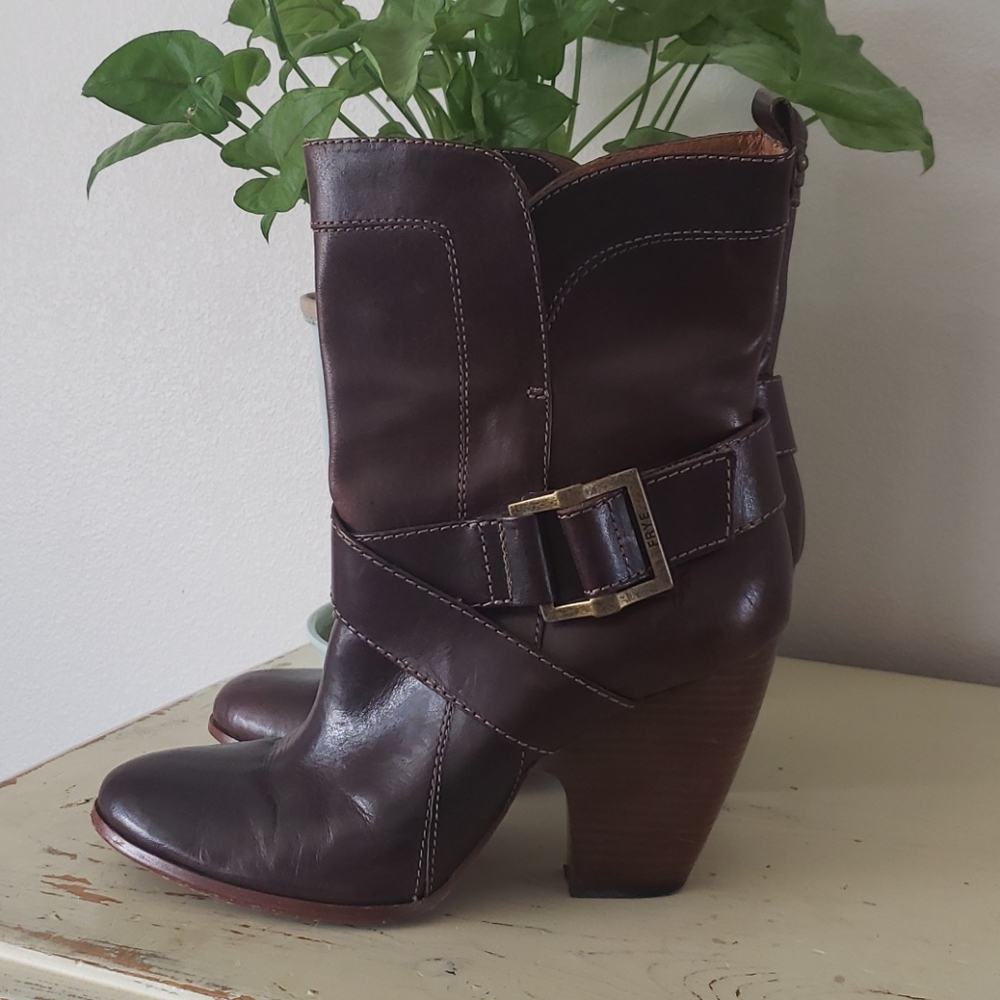 Frye boots size 8.5 brown leather